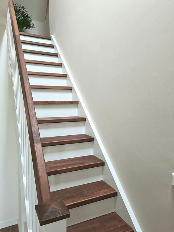 Treppenbau Holztreppe Schrägansicht